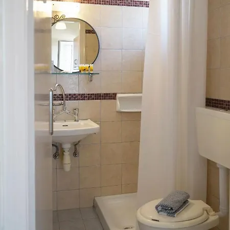 Cozy Corner Vs Beachfront Apartament *