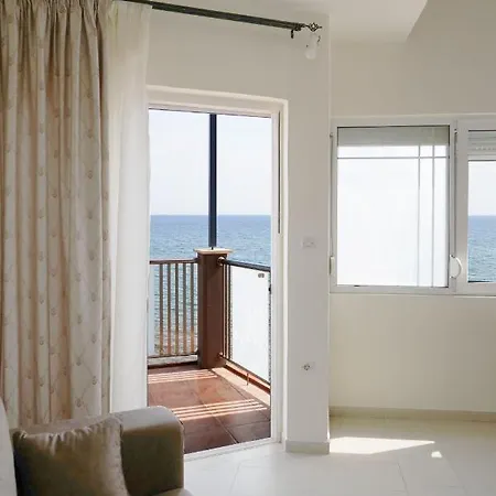 Cozy Corner Vs Beachfront * Stalós
