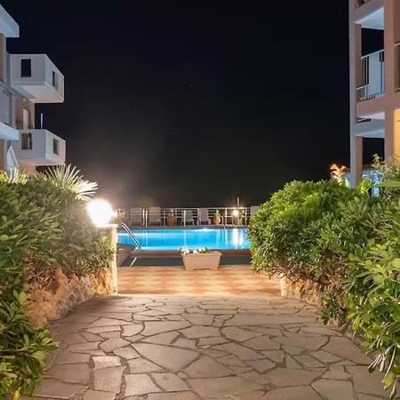 Cozy Corner Vs Beachfront