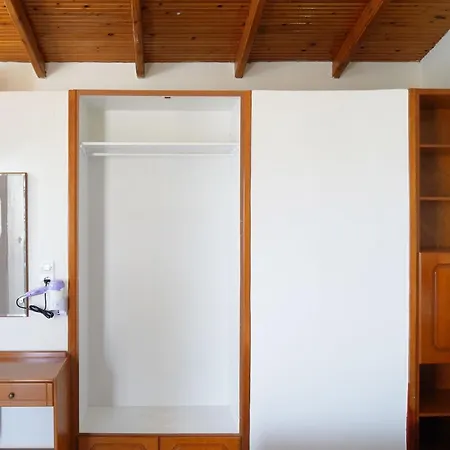Cozy Corner Vs Beachfront Stalós